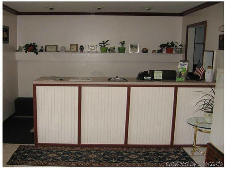Red Carpet Inn And Suites Plymouth Interior photo