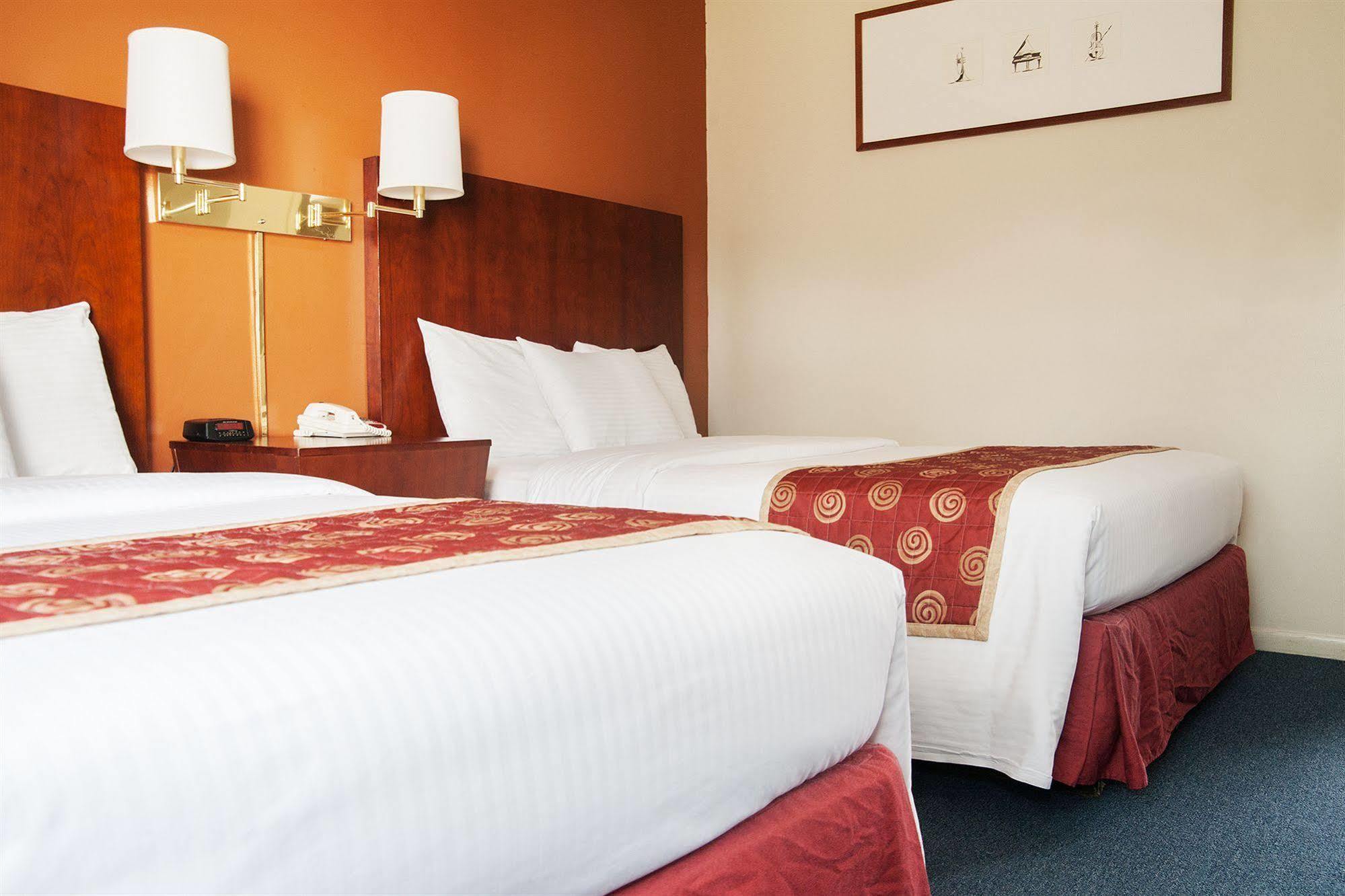 Red Carpet Inn And Suites Plymouth Exterior photo